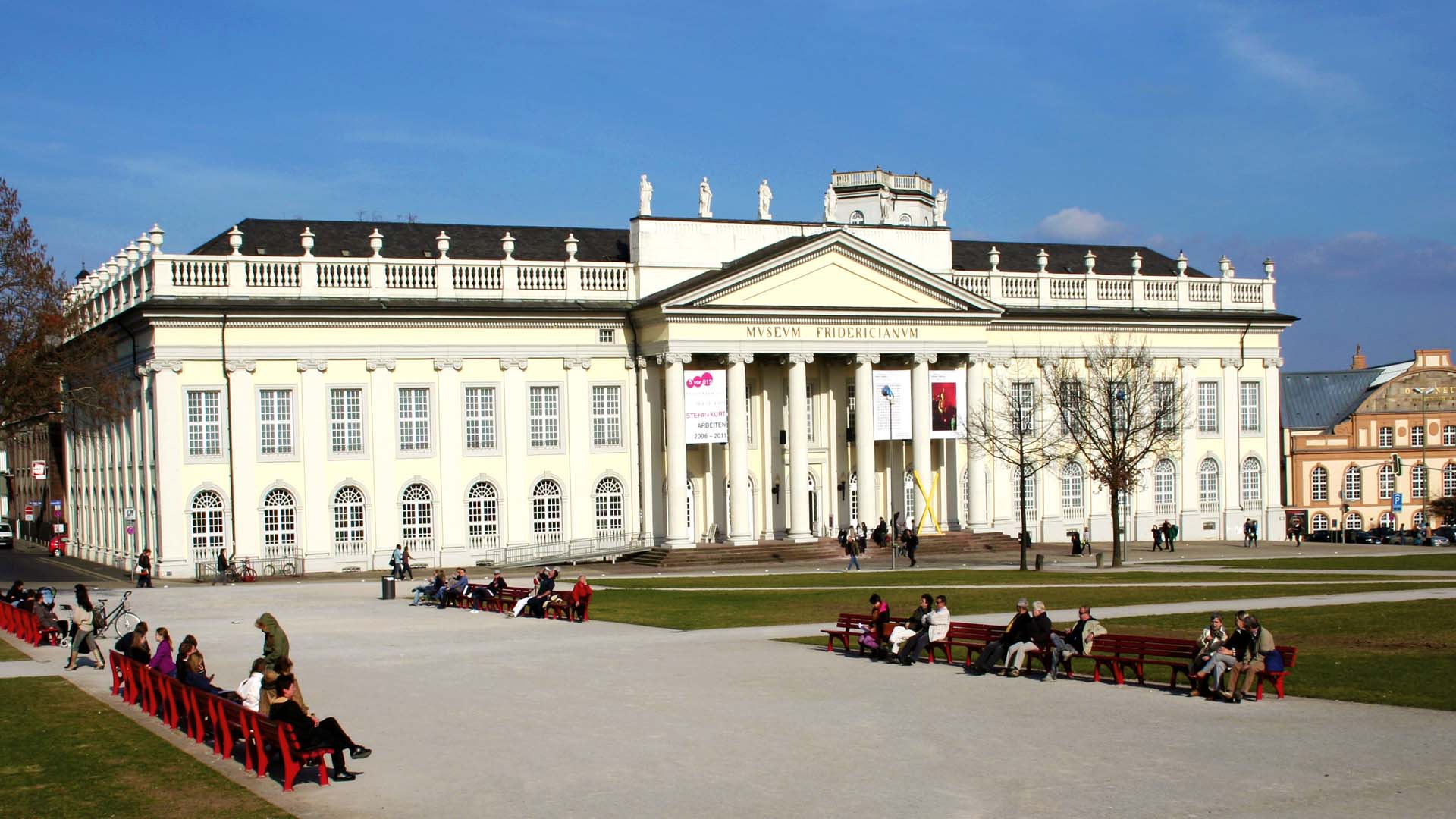 Friedrichsplatz mit Fridericianum, Kassel © geokulturzeit-Studienreisen
